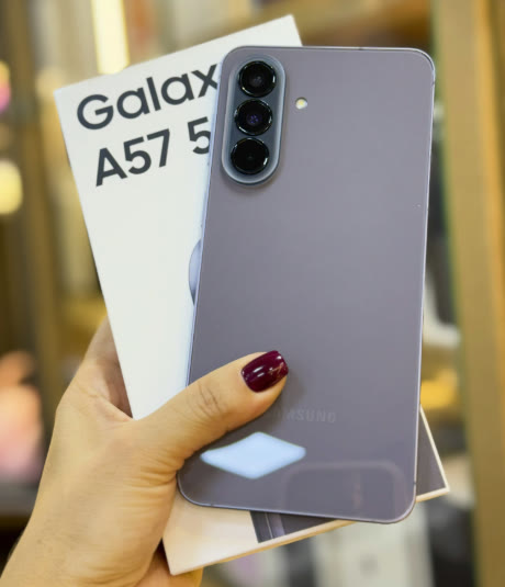 Samsung Galaxy A57 en su caja